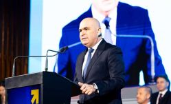 Román diplomáciai agyhalál