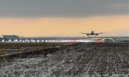 Fagy nehezíti a brassói repülőtér működését