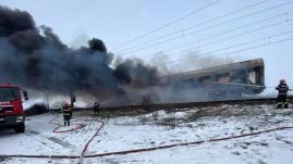 Kigyulladt egy vonat hetven utassal a fedélzetén