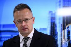 Szijjártó Péter a párizsi találkozóról: szervezkednek a háborúpártiak