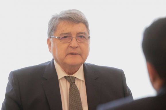 Behívatta a kormányfő Hurezeanut, összeülhet a védelmi tanács