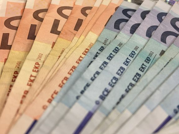 Kiégésért kap fájdalomdíjat volt cégétől egy alkalmazott