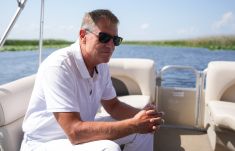 Górcső alá venné Iohannis kiadásait Șoșoacă pártja