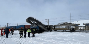 FRISSÍTVE – Emberéletet követelt a súlyos vonatbaleset