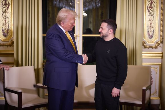 Megvédik Zelenszkijt Trumptól: „nagymértékű cinizmus” diktátornak nevezni az ukrán elnököt
