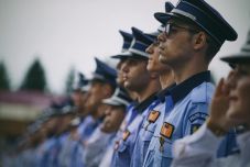 Mentesülnek a rendőrök, a katonák és a börtönőrök a „salátarendelet” alól