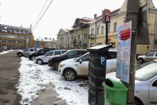 Gyergyószentmiklós: előbb megjavítják a parkolókat, aztán lesznek fizetésesek