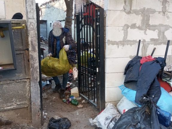 A Helyi Rendőrség kényszerítette rendrakásra a hajléktalanokat