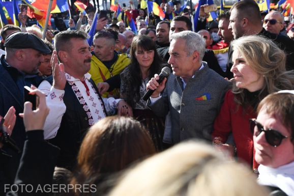 FRISSÍTVE – Georgescu több ezer támogatója tüntet Bukarestben