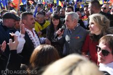 FRISSÍTVE – Georgescu több ezer támogatója tüntet Bukarestben