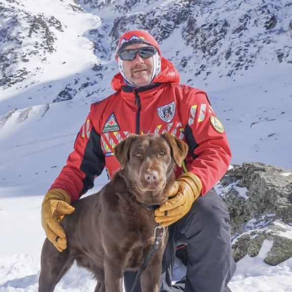 Lucky, a Maros megyei hegyimentők új lavinakutyája