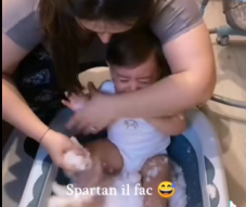 Büntetőeljárás indult a hóban fürdetéssel „spártait nevelő” anya ellen