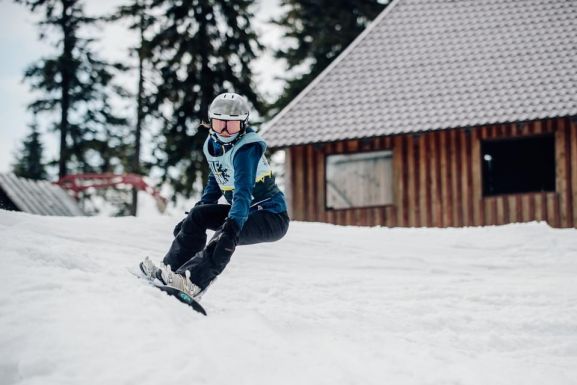 „Szeretnék egyszer kijutni az olimpiára is” – a hódeszkázásban látja jövőjét a marosszentgyörgyi Bakó-Vilhelem Csinszka