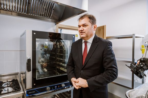 Cseke Attila: Öt év alatt 30 százalékkal csökkent a születések száma