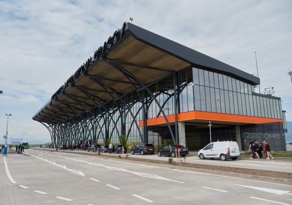 Egy év alatt megduplázta utasainak számát a brassói repülőtér