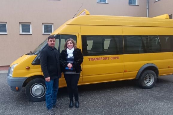 Összefogással új kisbuszt kapott a szilágynagyfalui iskola