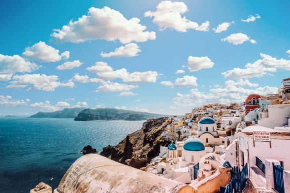 Veszélyhelyzetet jelentettek Santorini térségében