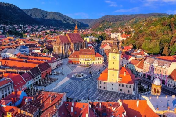 Tilos autóval behajtani Brassó belvárosának bizonyos utcáiba