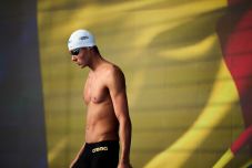 Autója felgyújtásával fenyegette meg szomszédja az olimpiai bajnok úszót