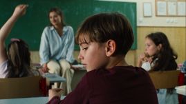 Fekete pont – Elgondolkodtató film az oktatási rendszer kisebb-nagyobb hibáiról