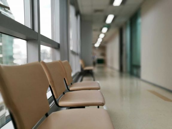 Találtak új otthont az omló mennyezetű temesvári szülészetnek