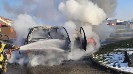 Szatmárnémeti: kigyulladt és porrá égett egy autó