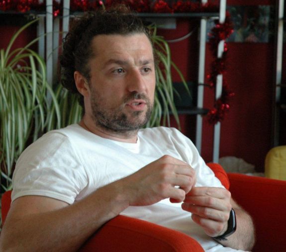 Futni mentem Bányai Kelemen Barnával – Ez egy szeretetfilm (INTERJÚ)