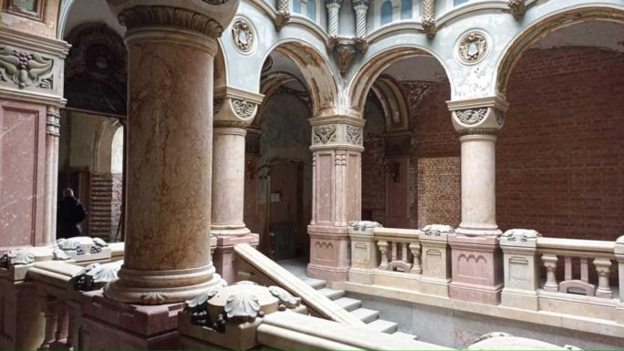 Újjászületik Nagyvárad egyik ékszere, dolgoznak a görögkatolikus püspöki palota felújításán