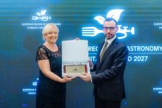 Hargita megyén a világ szeme – Hivatalosan is átadták az Európa Gasztronómiai Régiója 2027 címet Csíkszeredában