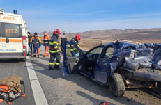 FRISSÍTVE – Halálos baleset: kisteherautó és személygépkocsi ütközött