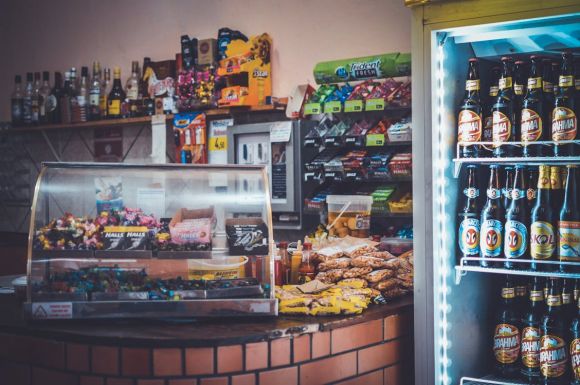 Cigarettát és alkoholt loptak az üzletből, majd „magukra hívták” a rendőröket