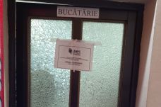 25 ezer lejre bírságolták a tömeges ételmérgezést okozó Maros megyei éttermet