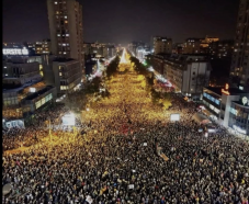 Újvidéki tragédia – Továbbra is tüntetnek a felelősségre vonásért