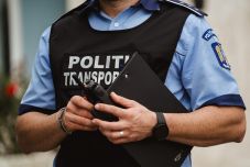 Igazoltatni akarták, egy üveggel verte fejbe a rendőrt egy férfi