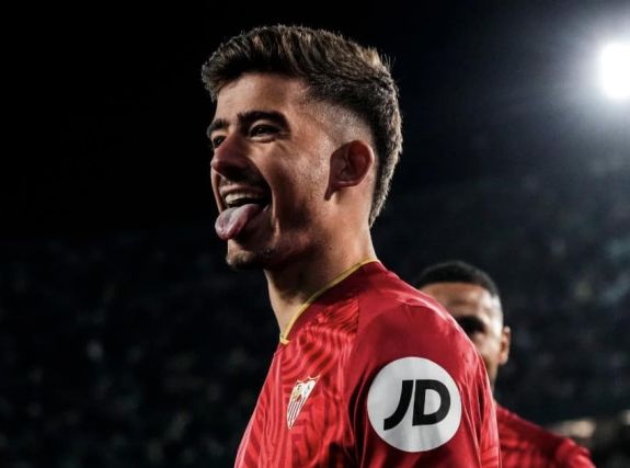 Szándékosan gyűjthetett sárga lapokat, letartóztatták a Sevilla játékosát