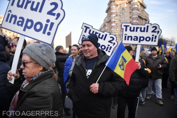 Előállították a rendőrök az AUR bukaresti tüntetésén részvevő Horațiu Potrát