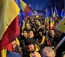 Nemzetközi sajtó: „dühös” tüntetők vonultak fel Bukarestben