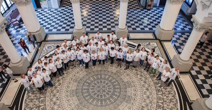 Román kultúra napja: a „megalázóan” alacsony fizetések miatt tiltakoznak az ágazatban dolgozók