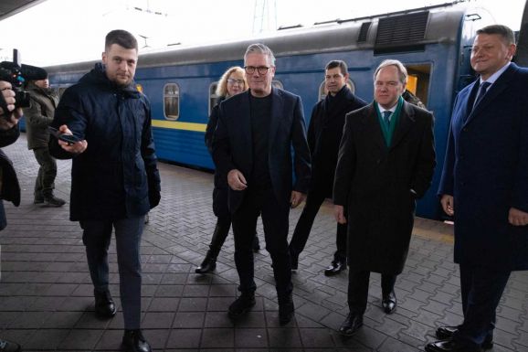 „100 éves partnerség” Ukrajnával: Nagy-Britannia egy évszázadra ígér Zelenszkijnek támogatást