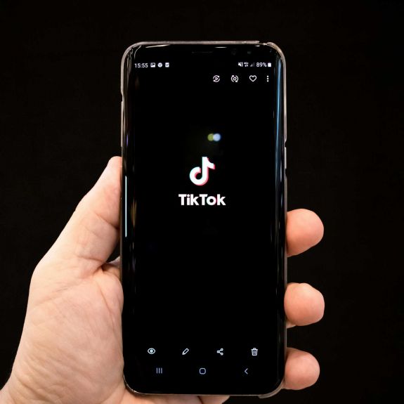 A TikTokon zajló félretájékoztatásra figyelmeztet a védelmi minisztérium