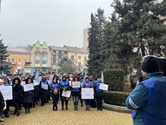 Marosvásárhely: tüntetnek a fogyatékos gyerekeket ellátó központok alkalmazottainak védelmében (VIDEÓ)