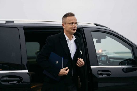 Bukarestbe látogat Szijjártó Péter