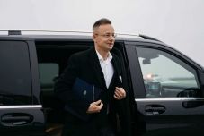 Bukarestbe látogat Szijjártó Péter