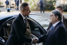 Emil Hurezeanuval tárgyalt Szijjártó Péter Bukarestben