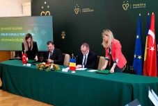 Hivatalossá tették: testvérváros lett Csíkszereda és Rodostó