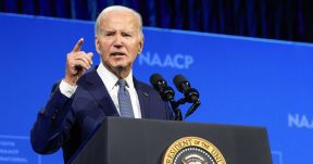 Joe Biden „megelőző kegyelemben” részesítette utódja ellenségeit