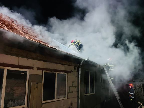 Bennégett a házban egy füleházi nő
