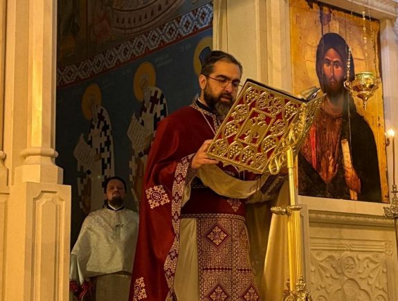 Elfogyott a türelem, fegyelmi eljárás alatt az oroszok „trójai lovának” tartott filmrendező pap