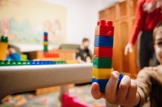 Bezárják ideiglenesen a fogyatékkal élő gyerekeket ellátó marosvásárhelyi központokat