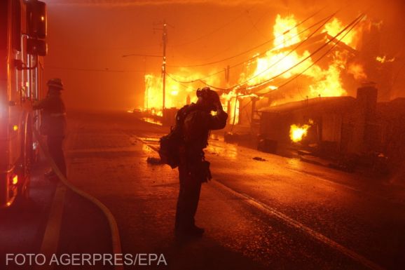 Újabb tűz tombol Los Angeles közelében, csaknem 4000 hektár áll lángokban